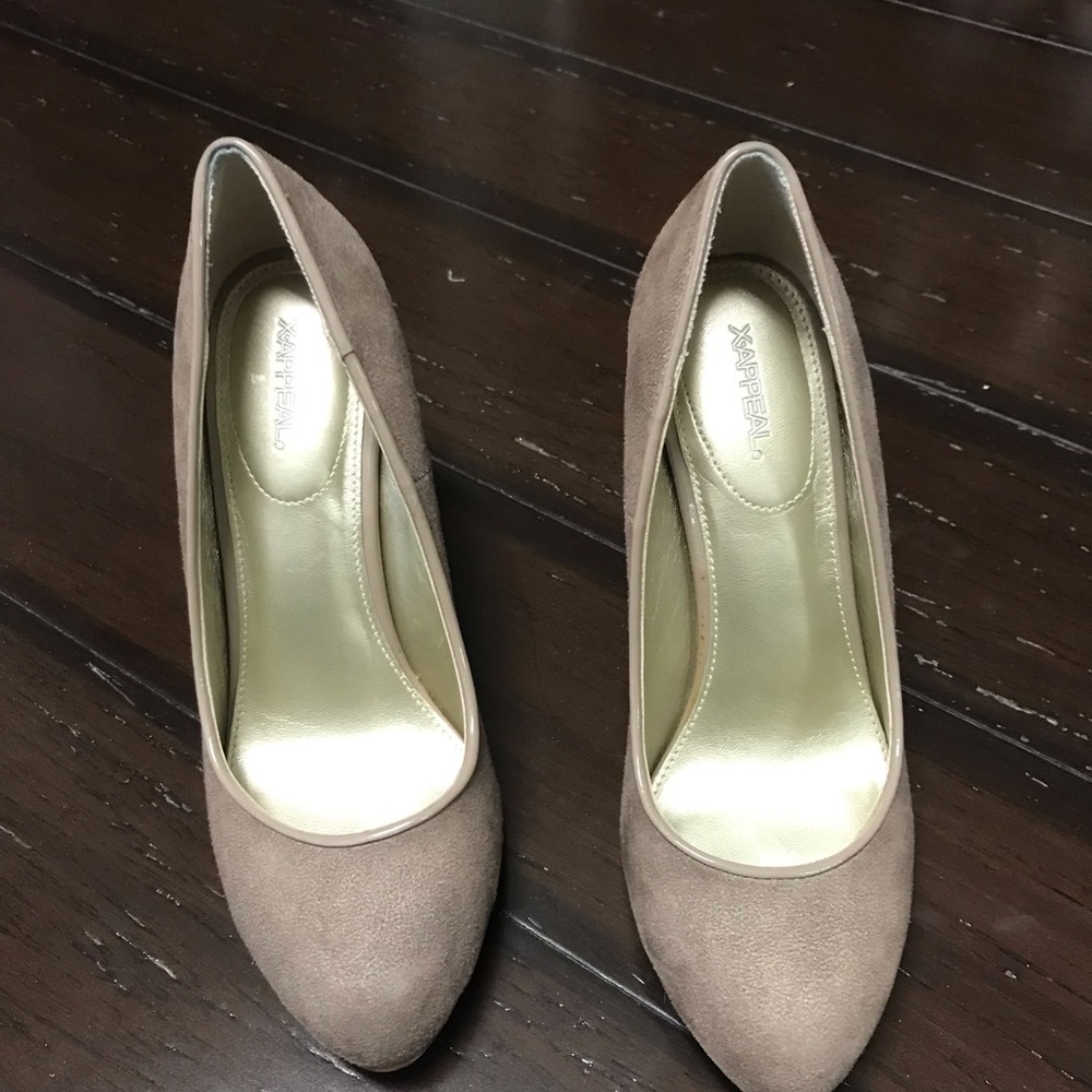Xappeal hills. Like new. Worn once.